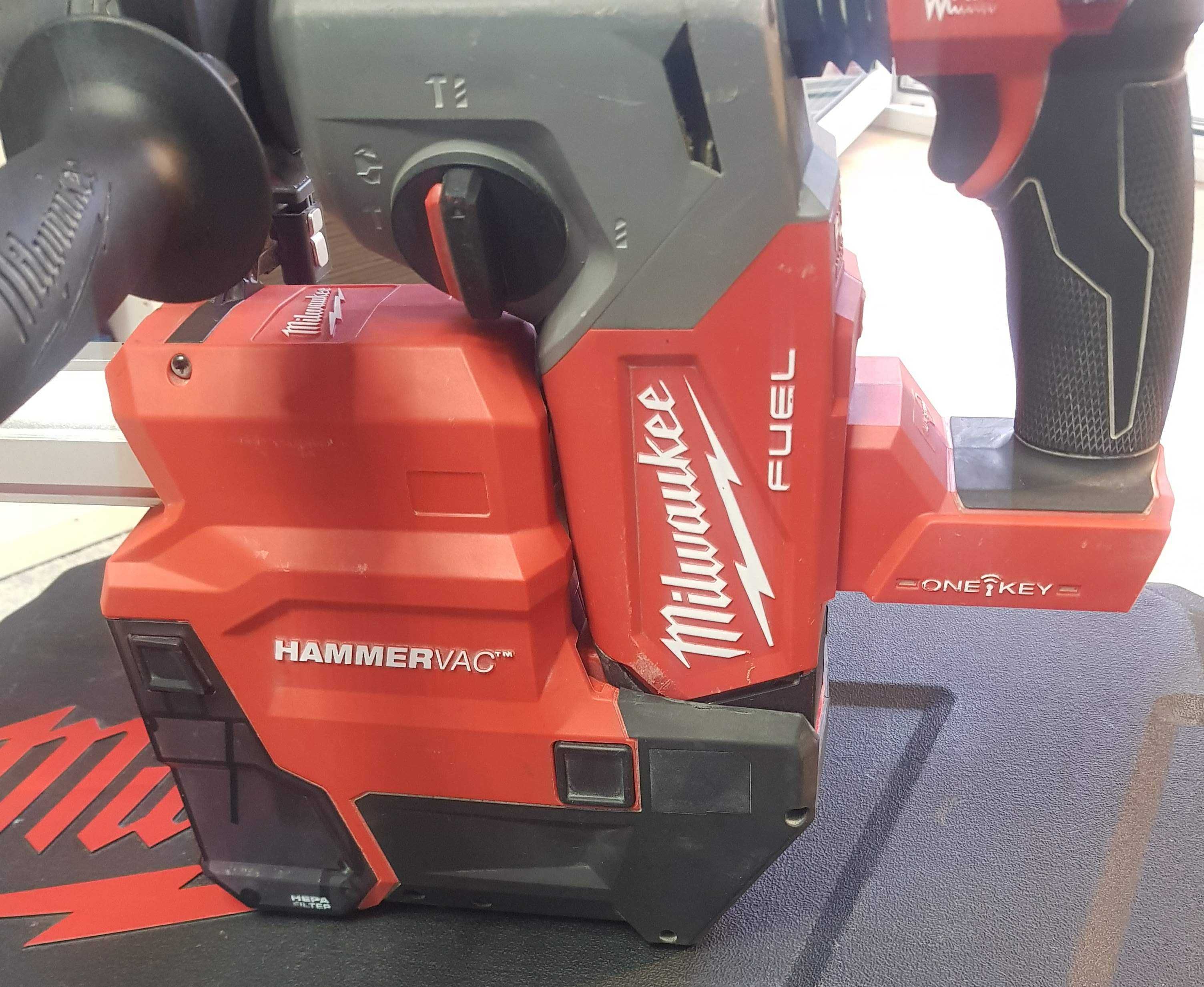 Młot Milwaukee SDS-PLUS z odsysaczem