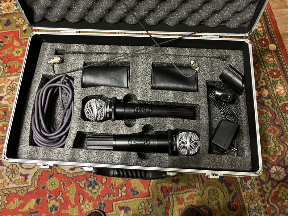 Радиосистема shure два микрофона ,база,блок питания,шнур