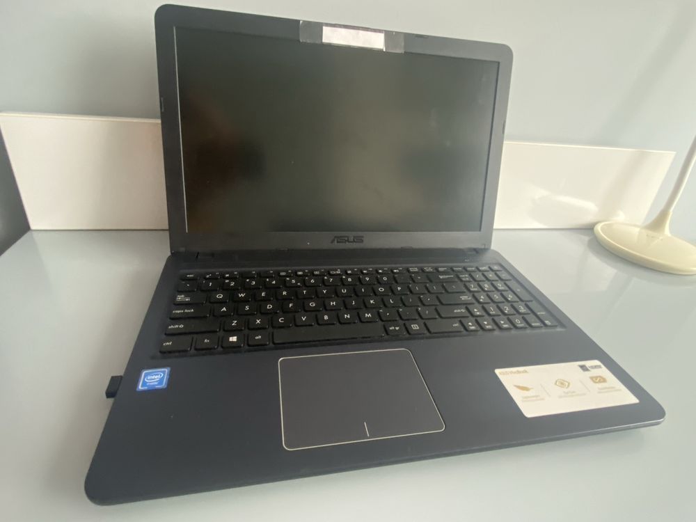 Laptop ASUS VivoBook F543MA