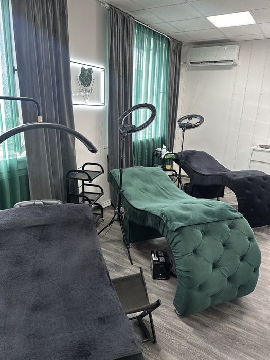 Оренда кушетки , стіл бровіста, візажиста.