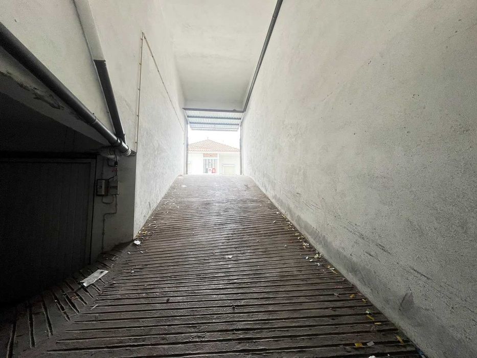 Arrenda-se Garagem Box Privada - 15m2