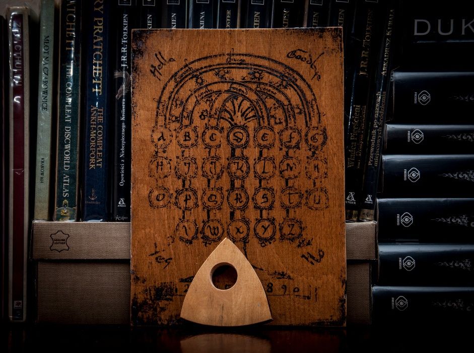 Ouija spirytyzm wywoływanie duchów halloween gra planszowa prezent