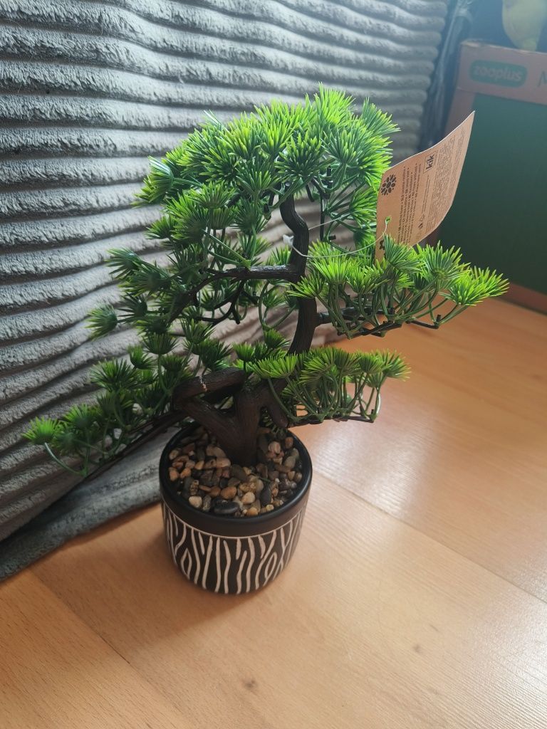 Sztuczne drzewko typu bonsai kikDrzewko jest nowe z metką, lekka wada