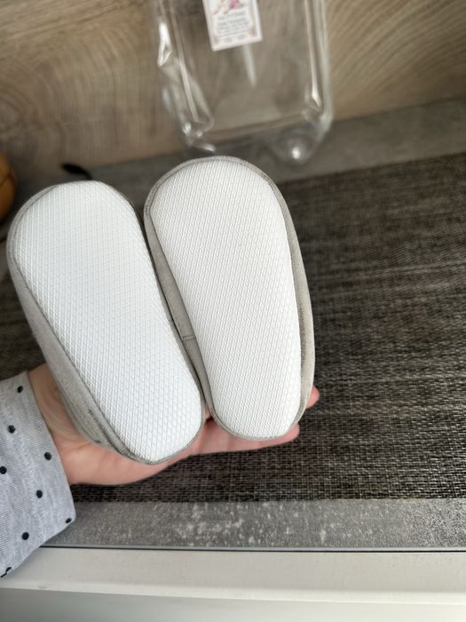 Szare eleganckie buty dla niemowlaka Christopher