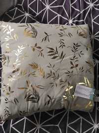 Nowa poduszka oliwkowy szałwiowy ze złotymi listkami