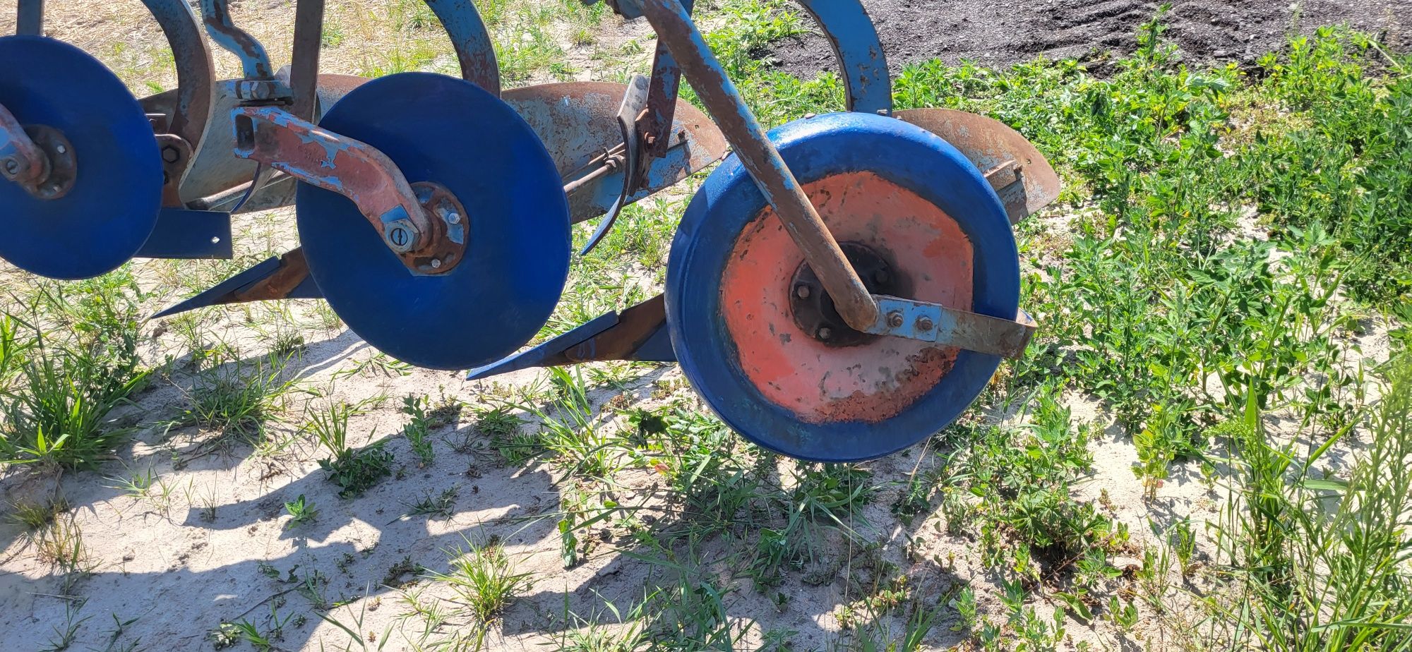 Продам Плуг Overum Kverneland