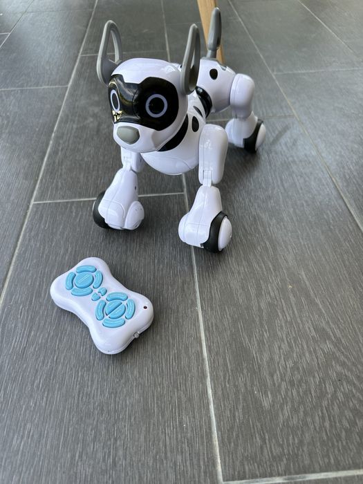 Продам цуценя робот яке співає і танцює на пульті!