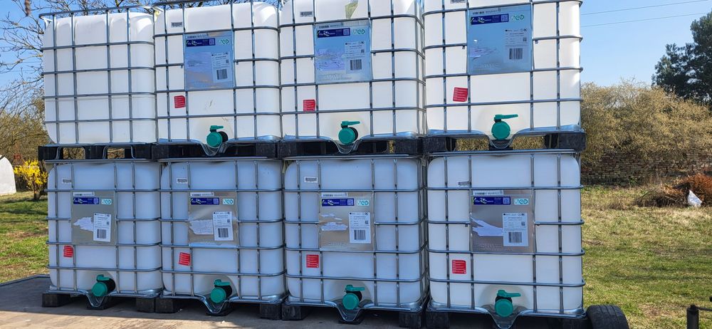 Pojemniki mauzer1000l czyste spożywka faktura