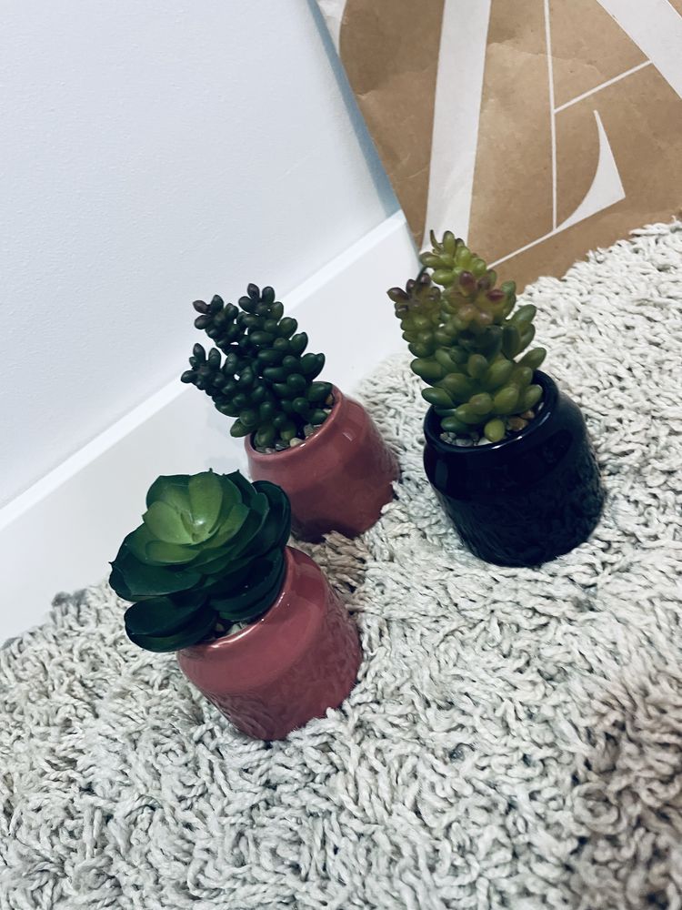Figurki kwiatowe porcelanowa doniczka donica mini kwiatuszek maly basi