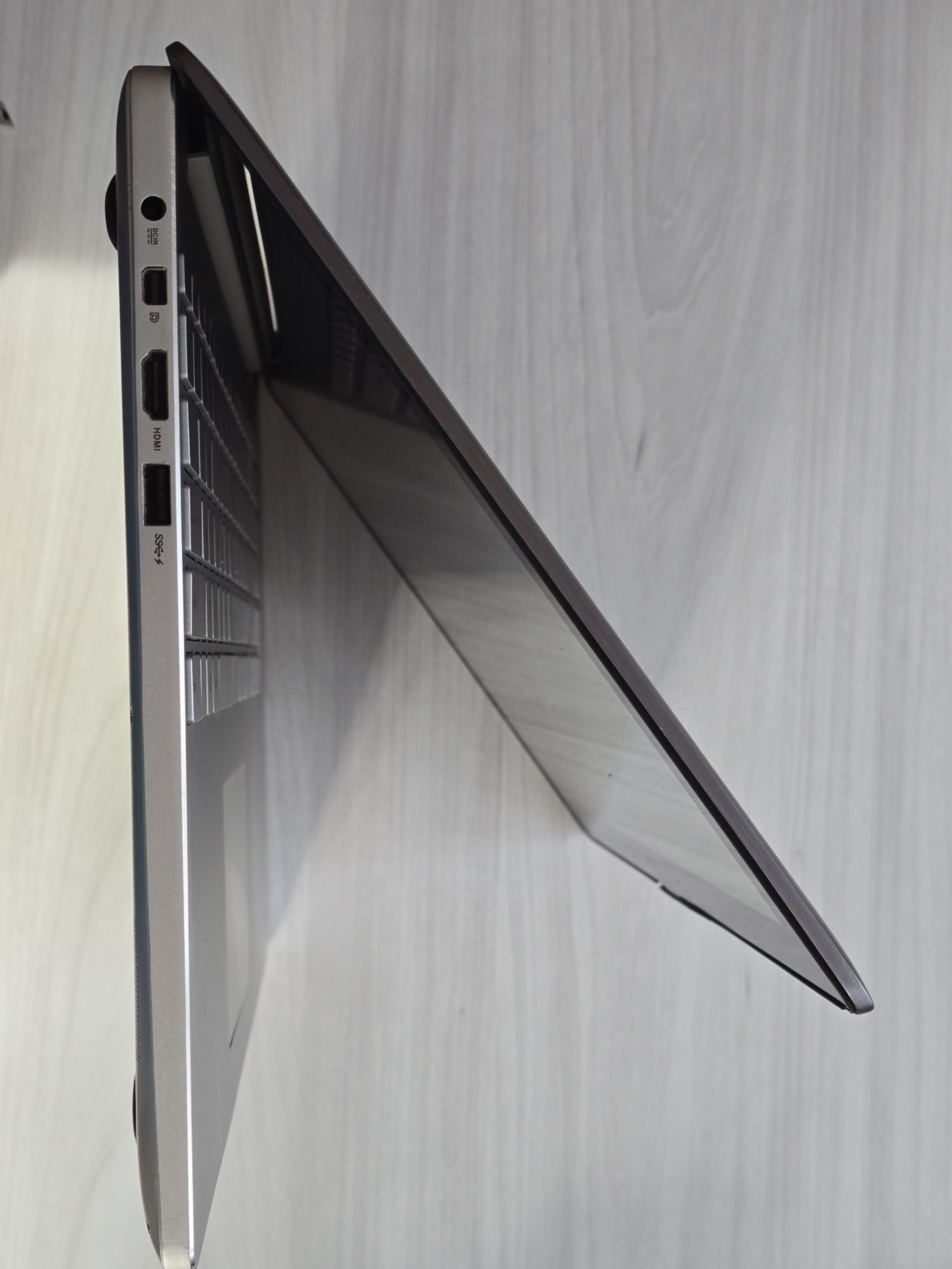 Ноутбук ASUS Zenbook UX501JW на запчастини