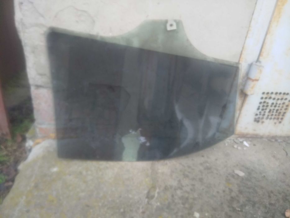 Стекло левой задней двери Mazda 6 gg