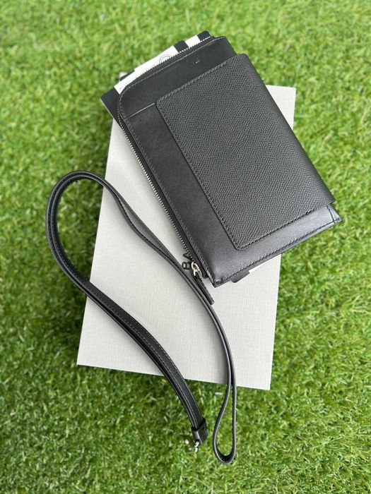 Сzarny skórzany portfel paszport Balenciaga