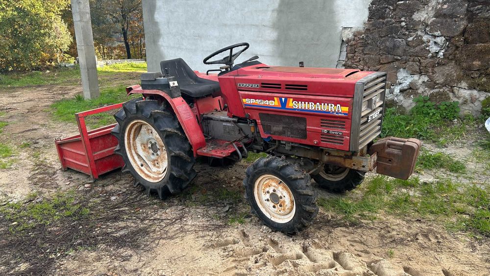 Mini trator Shibaura SP1450, 3 cilindros a diesel, 4x4 de caixa