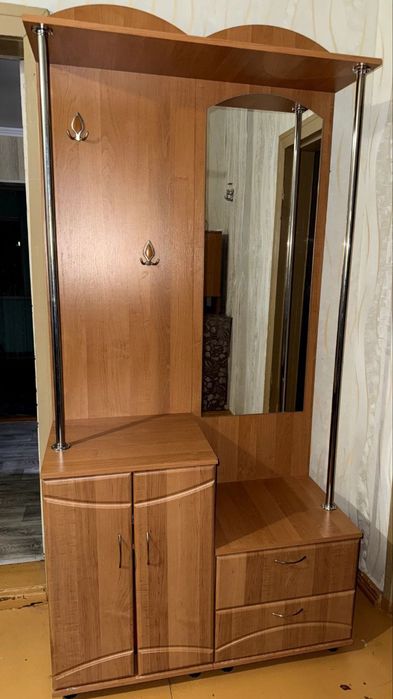 Прихожа / передпокійна тумба з вішалкою і дзеркалом