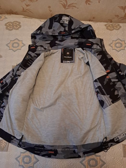 Дитяча куртка демісезон для хлопця,ріст 146см