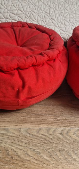 Pufa / poducha czerwona gruby materiał