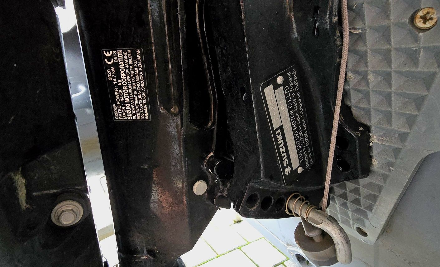 Ponton Bush A 380 plus SUZUKI DF 20 A