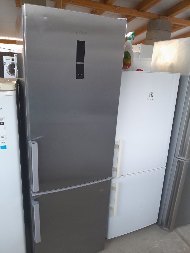 Холодильник  AEG
