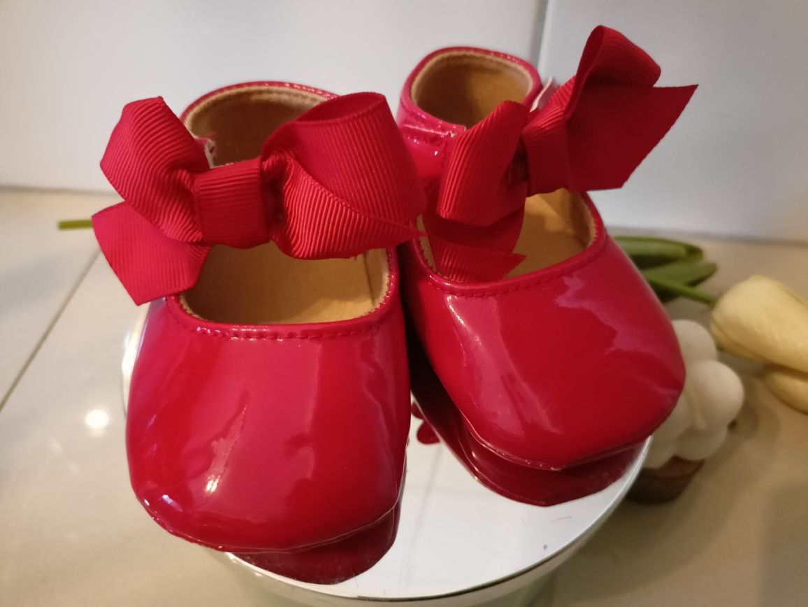 Nowe czerwone lakierki buciki 11 cm z kokardkami