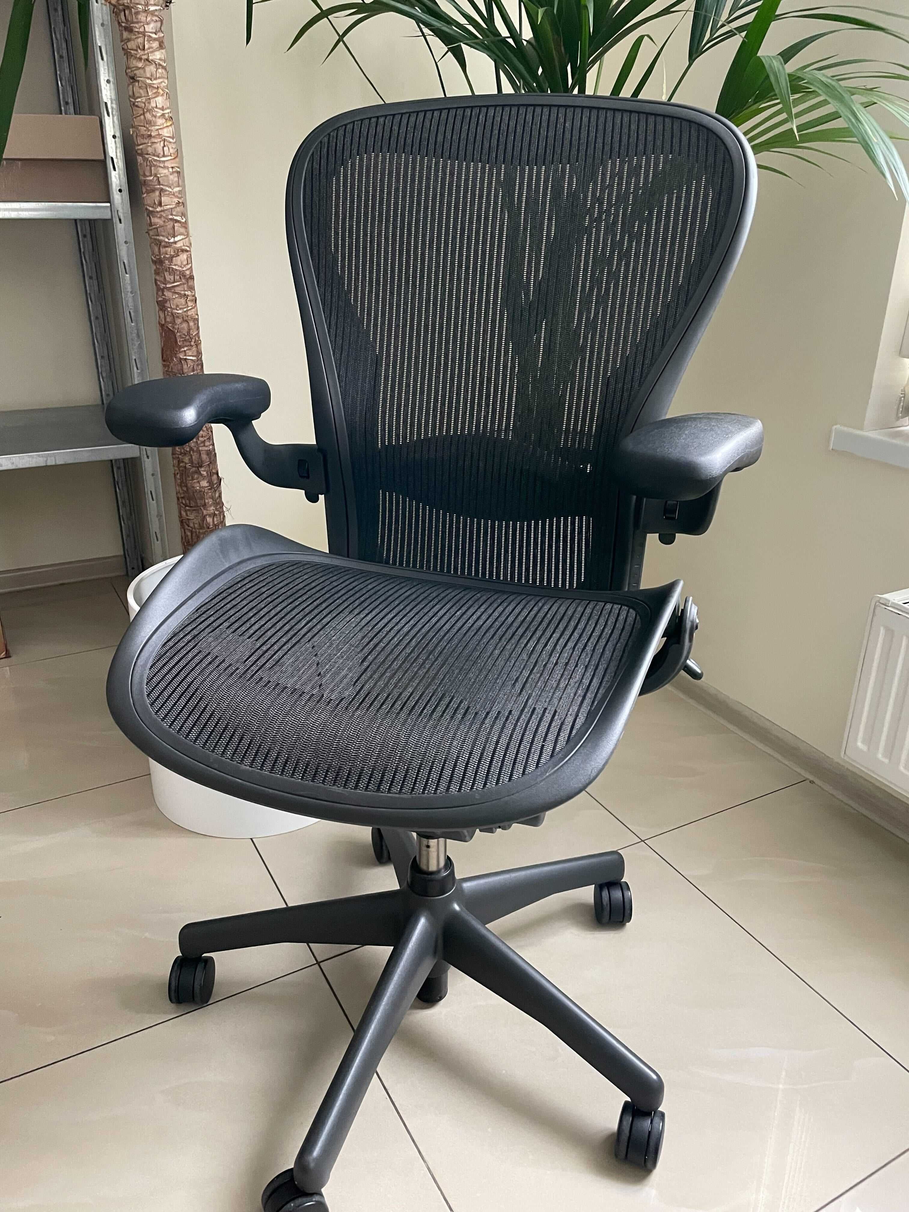 Крісло Aeron by Herman Miller