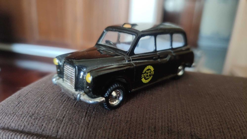 Austin FX4 London Taxi  1:38