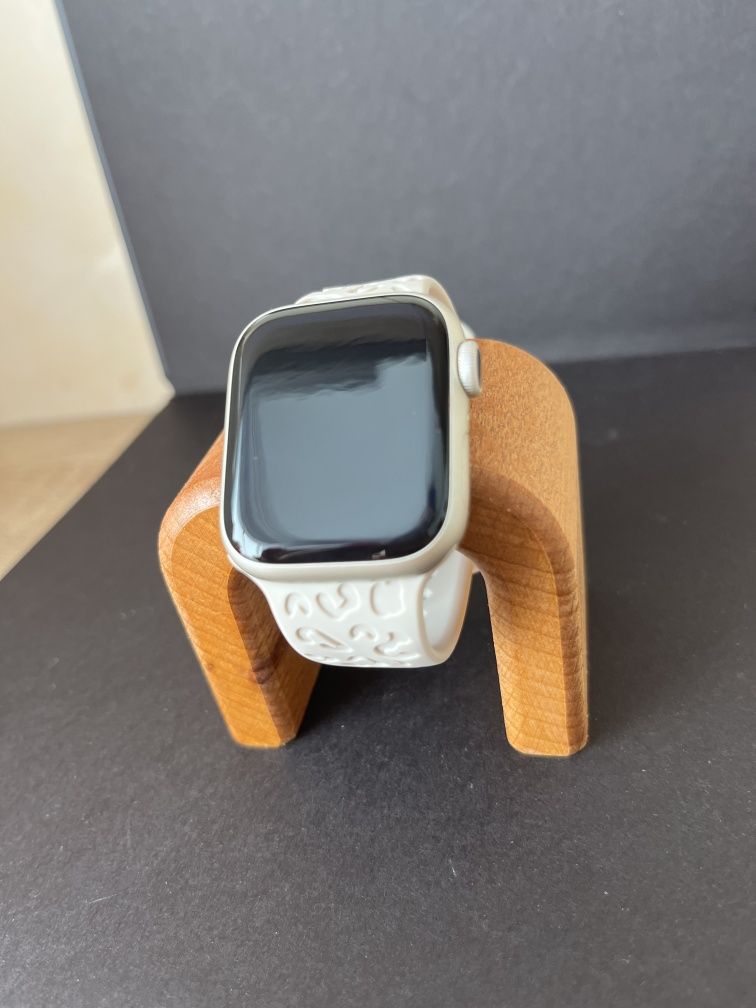 Apple Watch 8 41 mm Starlight Aluminum