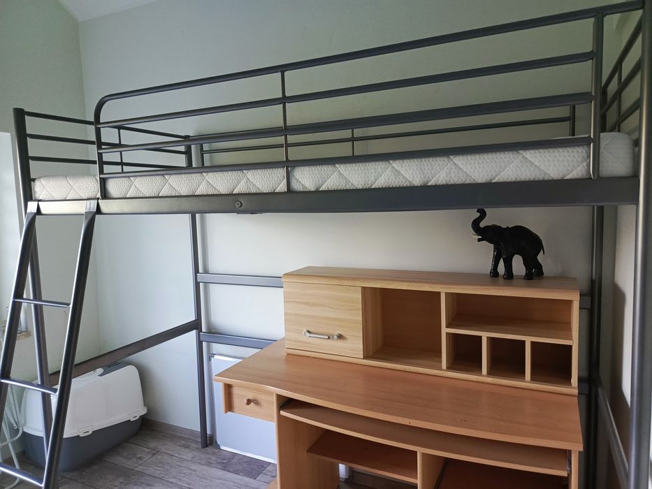 Łóżko na antresoli