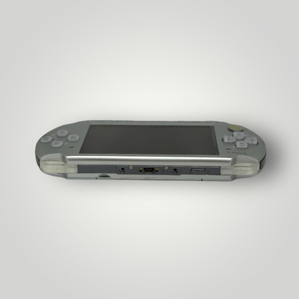 Ігрова приставка Sony PlayStation PSP-3000 Mystic Silver 32gb ІДЕАЛ