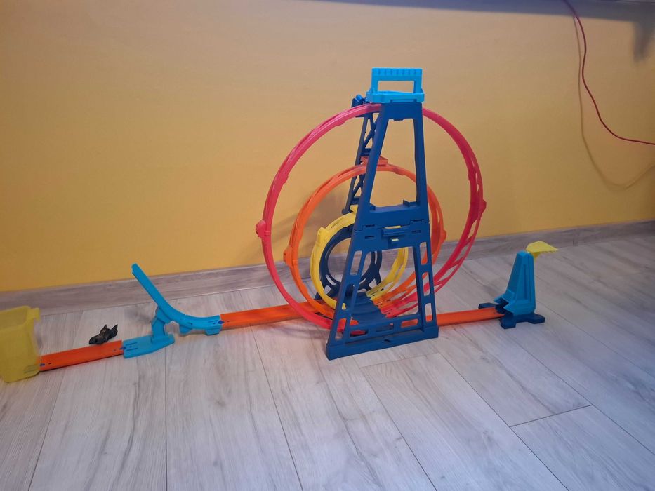 Hot Wheels Potrójna Pętla