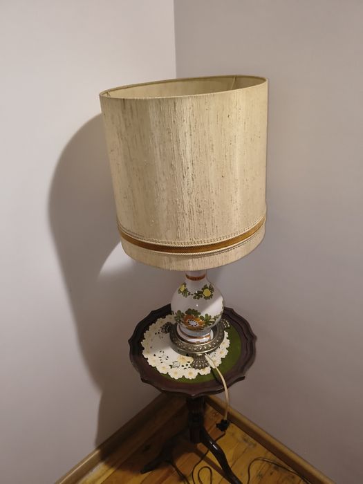 Stara lampa nocna  uszkodzona.