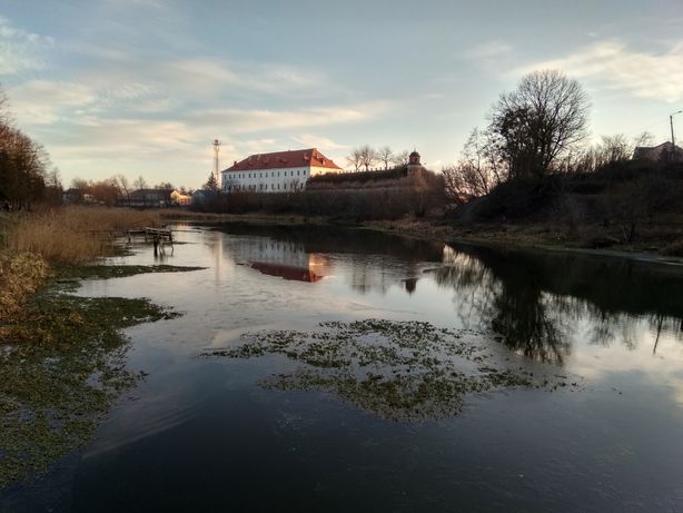 Екскурсії замками/Західною Україною/цікаві тури на компанію/водоспади