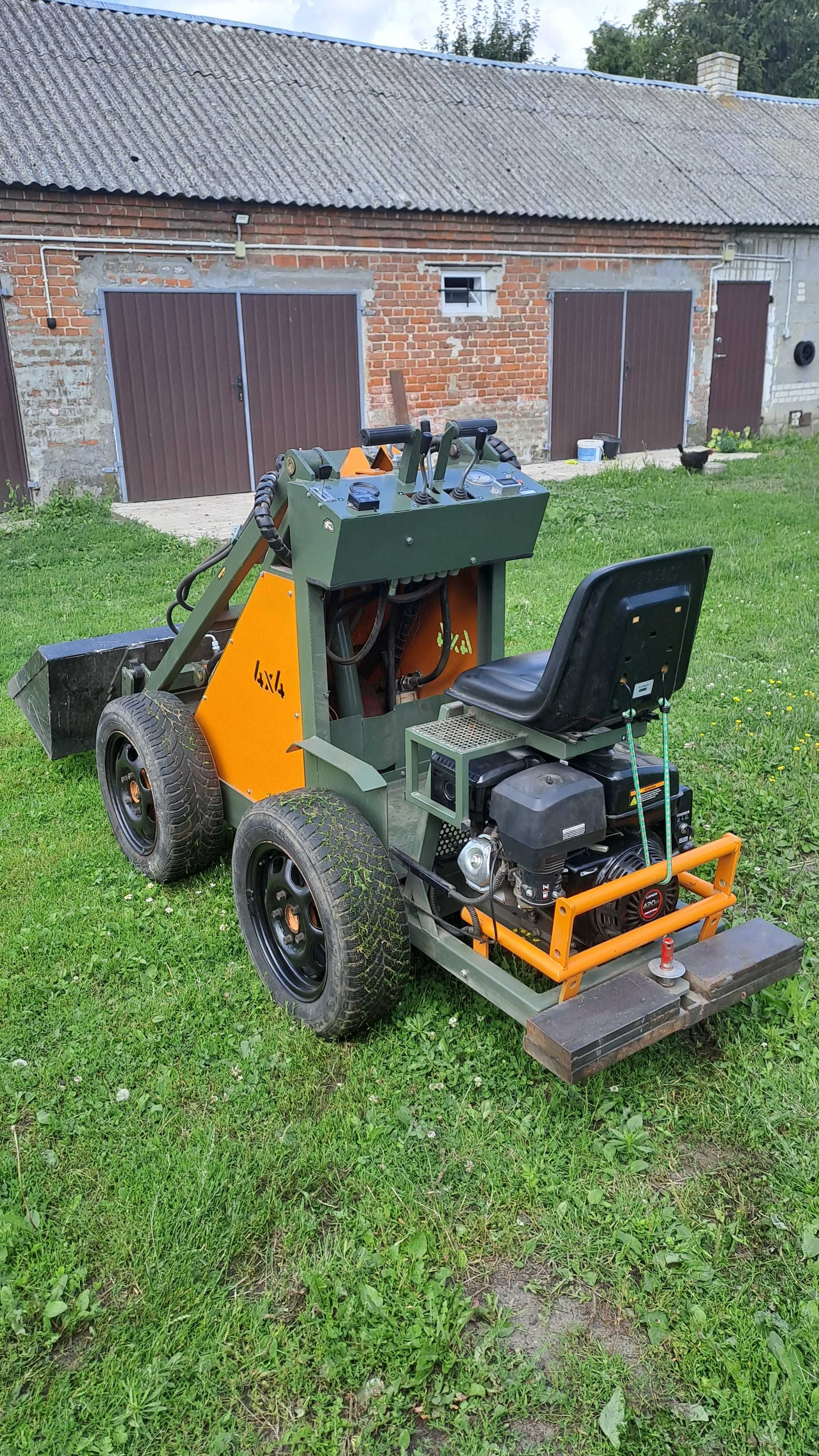 Miniładowarka kołowa 4x4 Skid Steer - Ładowarka Tur Ładowacz