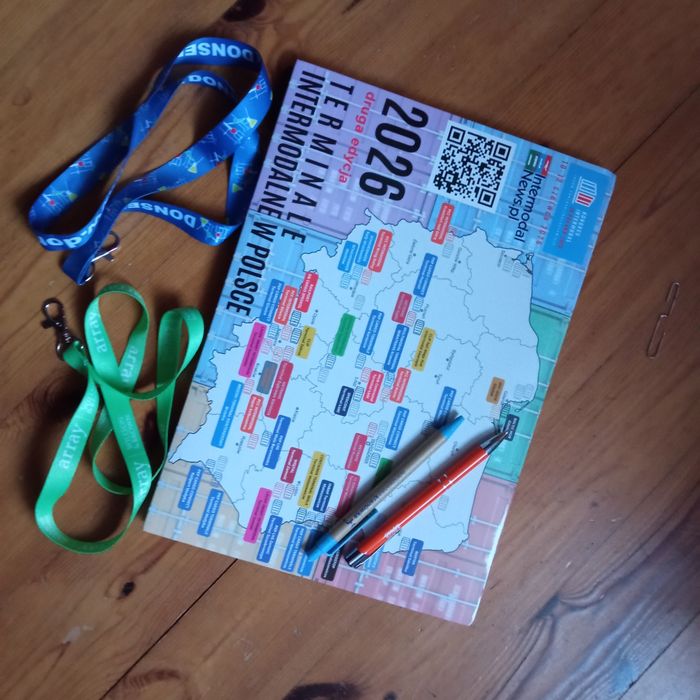 Kalendarz ścienny 3-dzielny 2026  smycze i długopisy