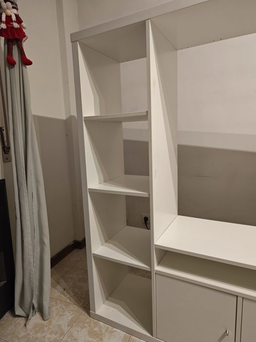 Móvel de TV com arrumação