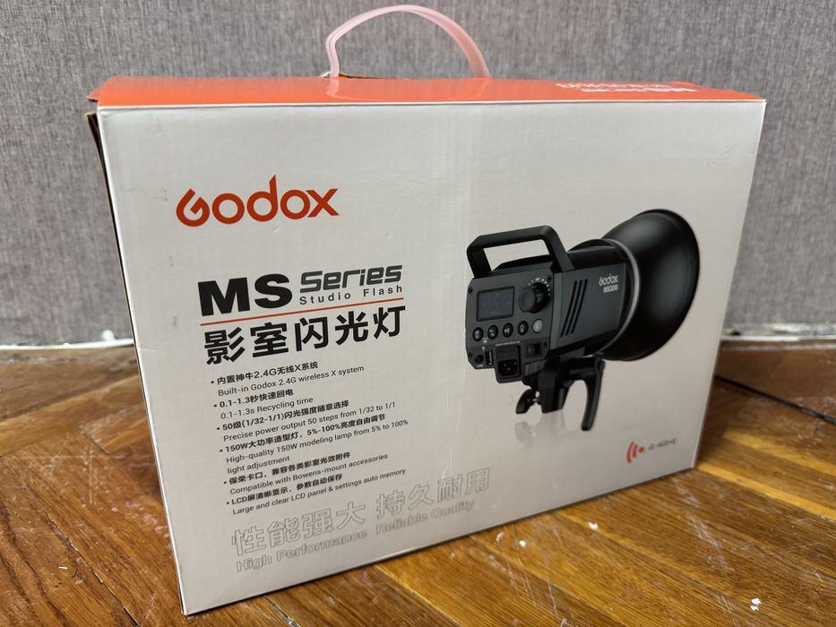 Студійний спалах Godox MS300