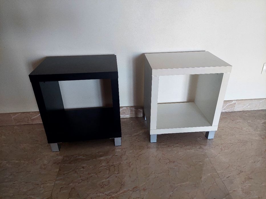 2 Móveis de apoio  branco e preto