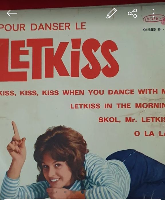 Vendo lote de singles em vinil. Muito antigos.