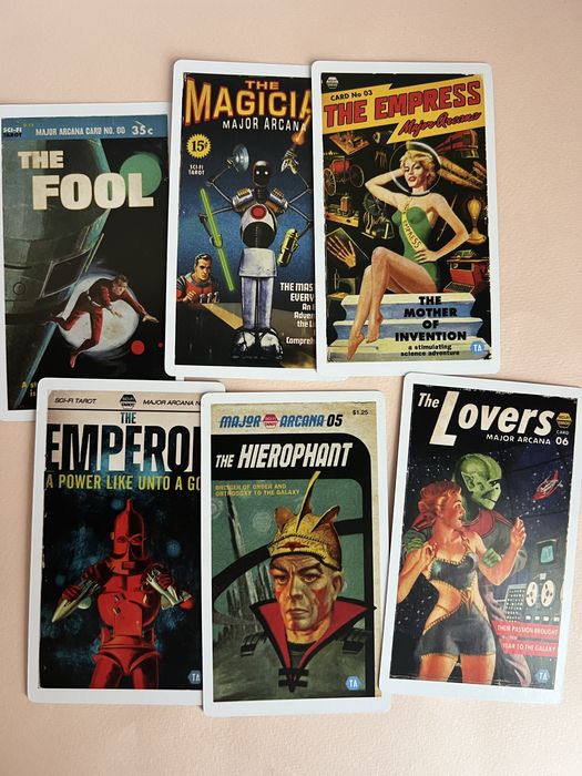 Розпродаж колод таро