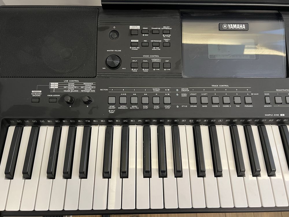 Cинтезатор YAMAHA PSR- E463