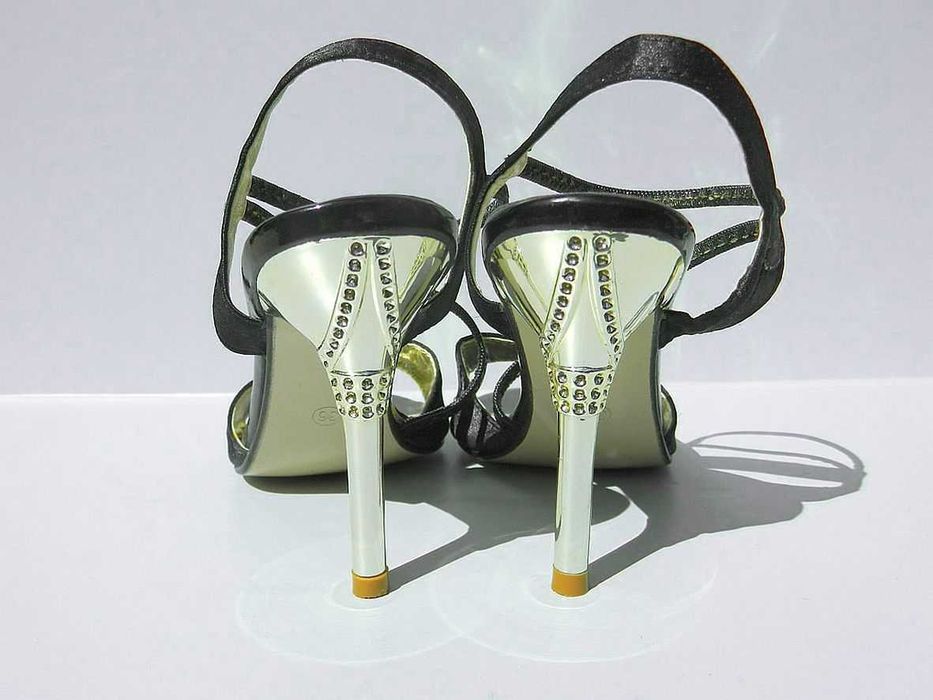 Seksowne ubierające nogę *HONIZI* roz 36