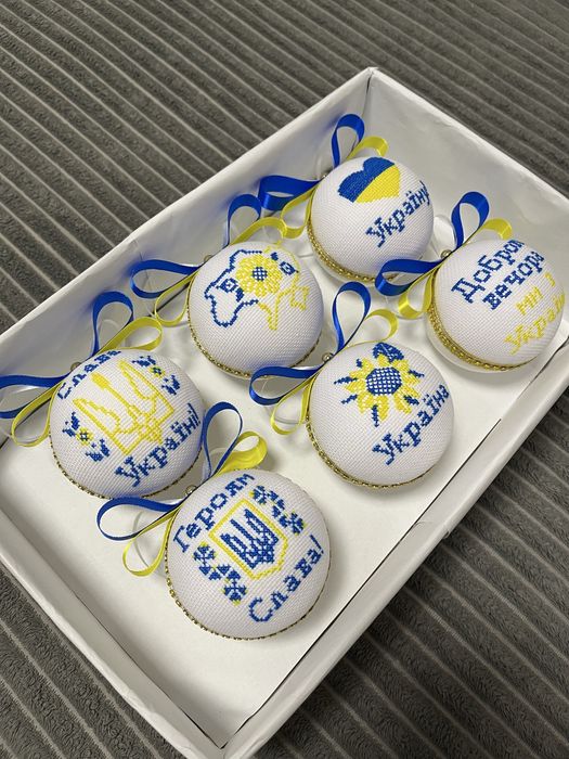 Вишиті новорічні іграшки / новорічні іграшки