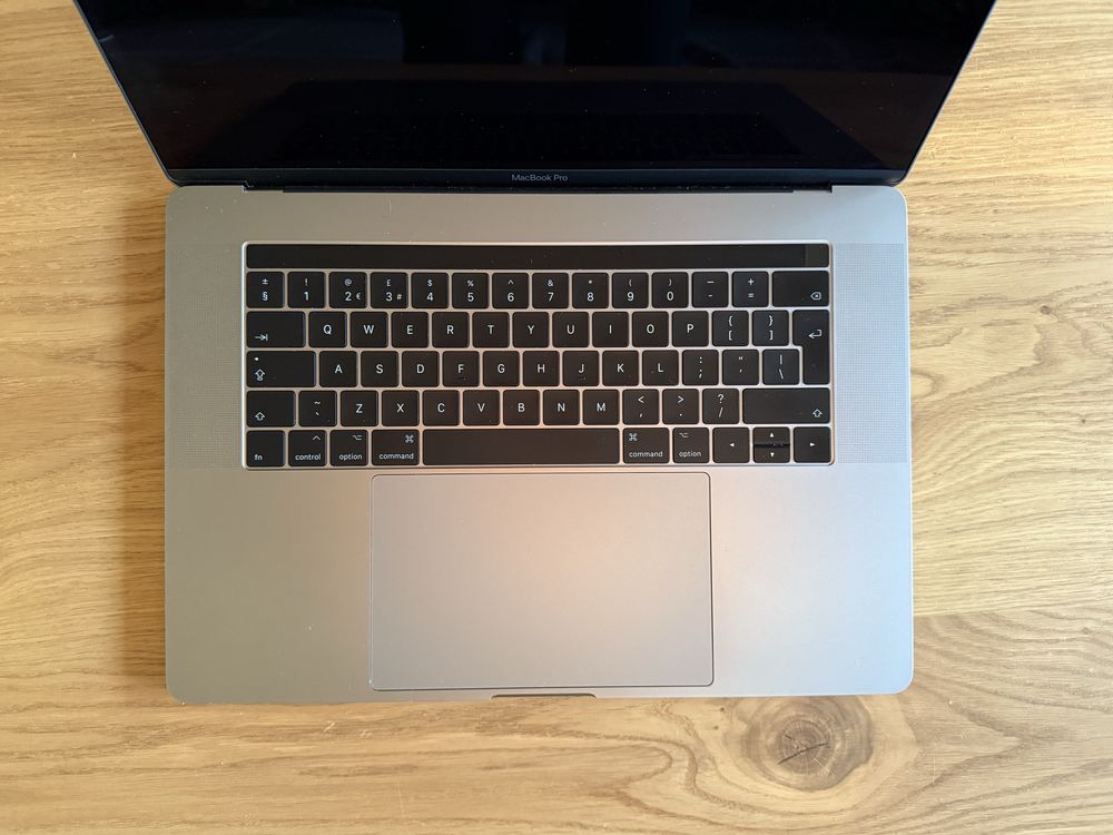 MacBook Pro 15” 2017 bateria 91,2% i7 16GB 250GB SSD Retina TouchBar