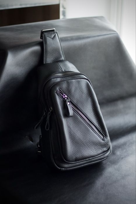 Сумка на грудь з натуральної шкіри Слінг / бананка чоловіча кожана