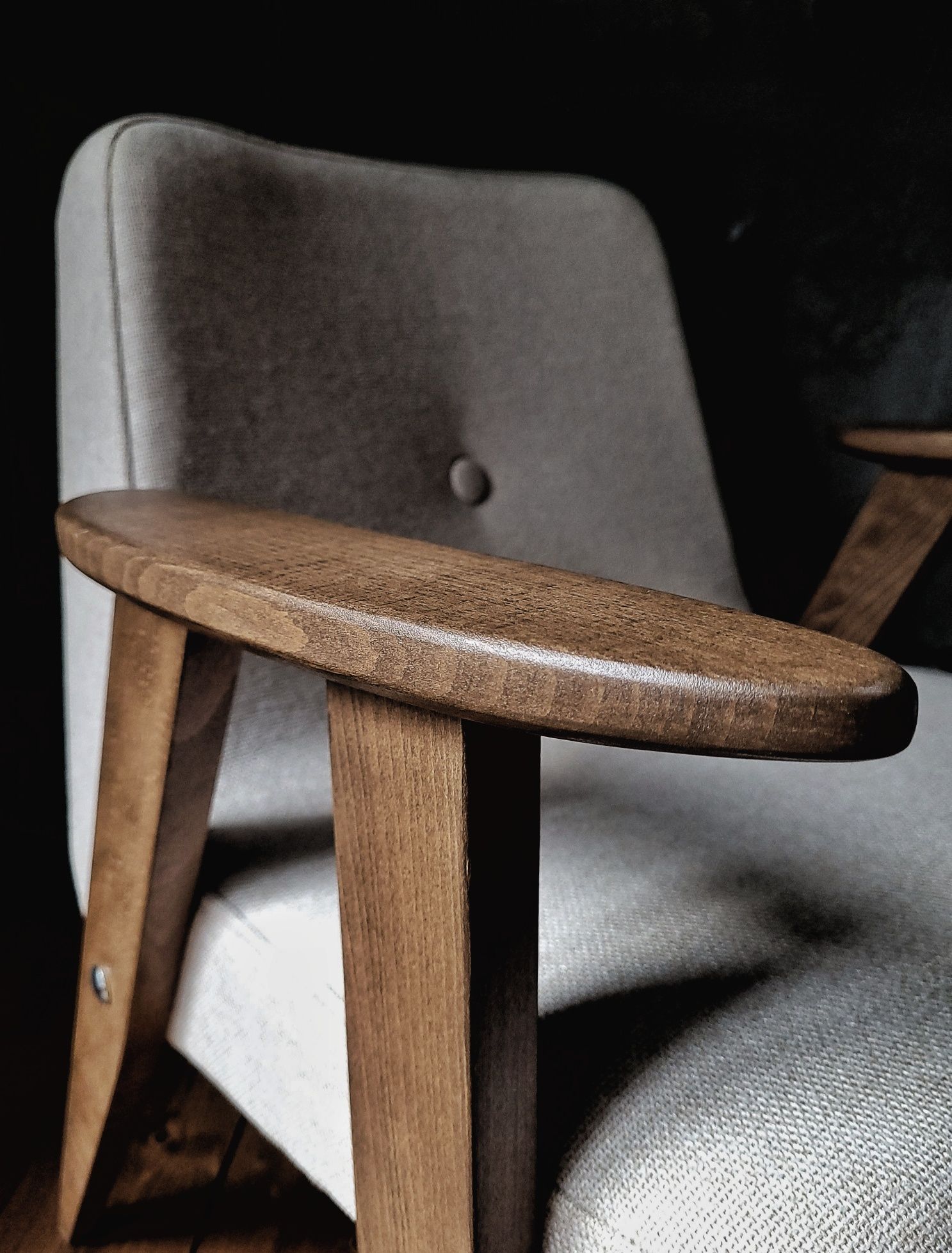 Fotel Chierowski 366 z podnóżkiem Design PRL