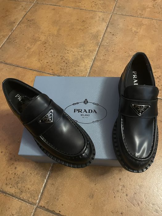 Buty mokasyny logowane znaczkirm Prada .
