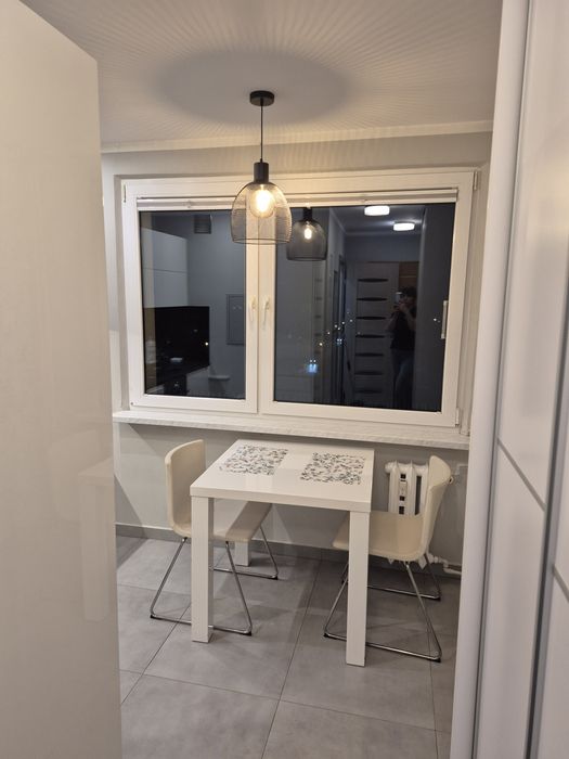 Mycie okien, witryn i balustrad