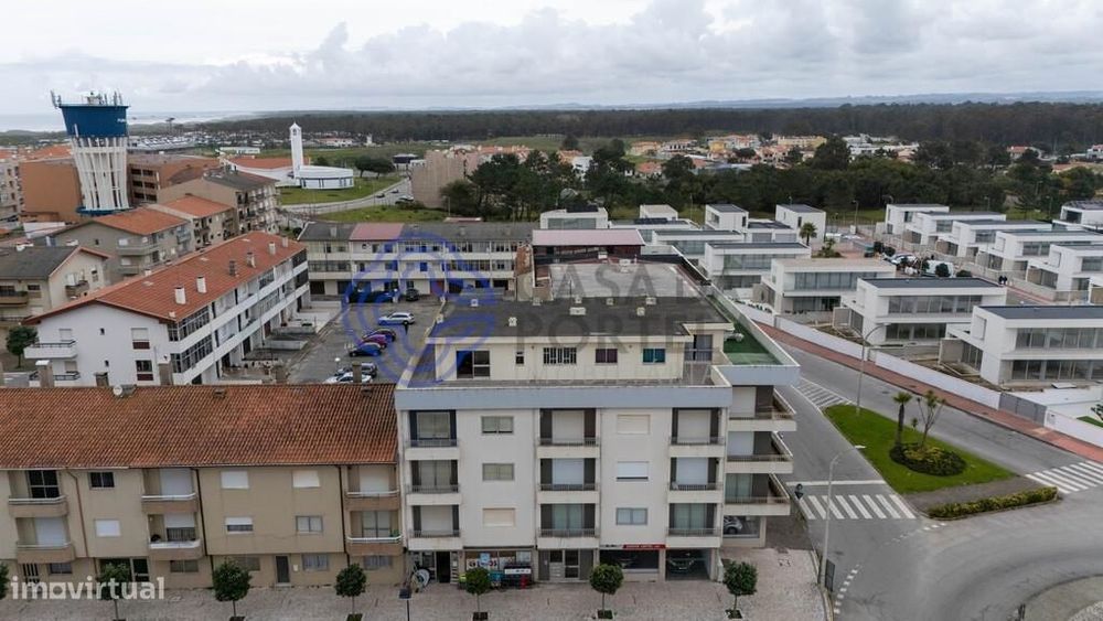 Apartamento T3 no Furadouro, com áreas generosas, com terraço e lugar