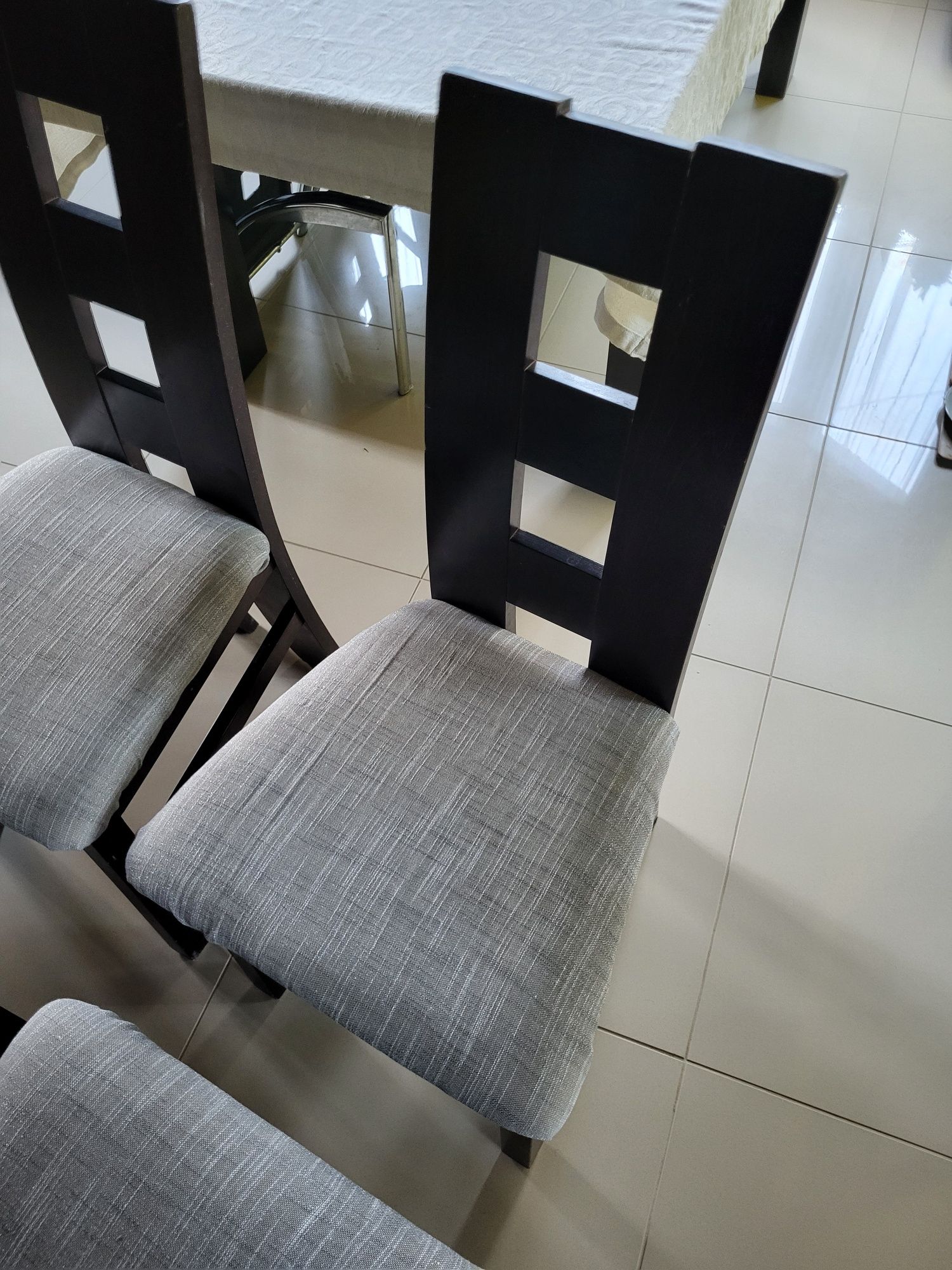 Krzesło K42 drewno lite tapicerowane drewniane okazja tanio pilne