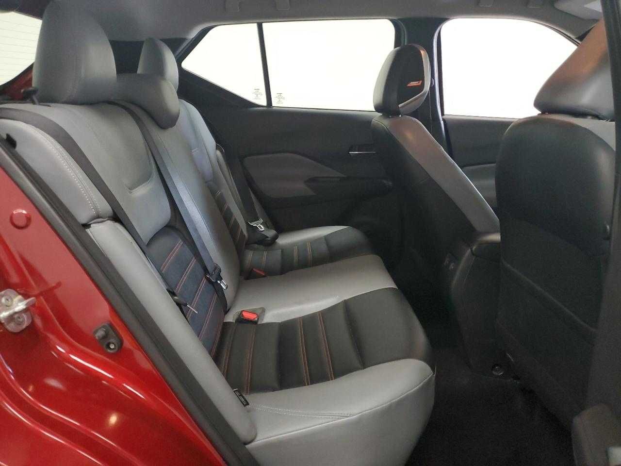 Автомобіль 2021 Nissan Kicks SR
