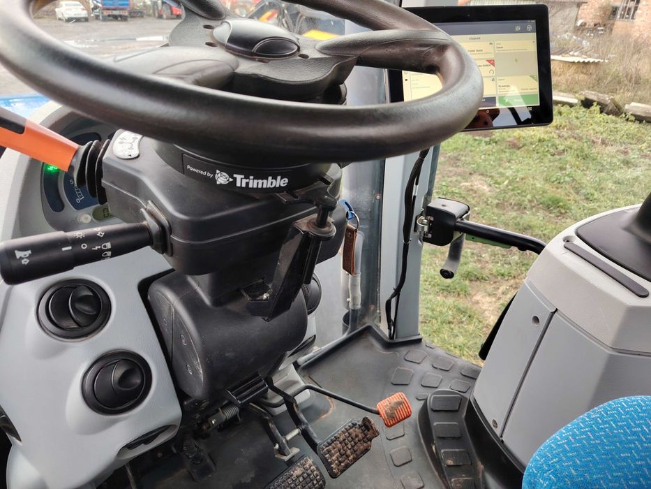 Трактор New Holland T6090